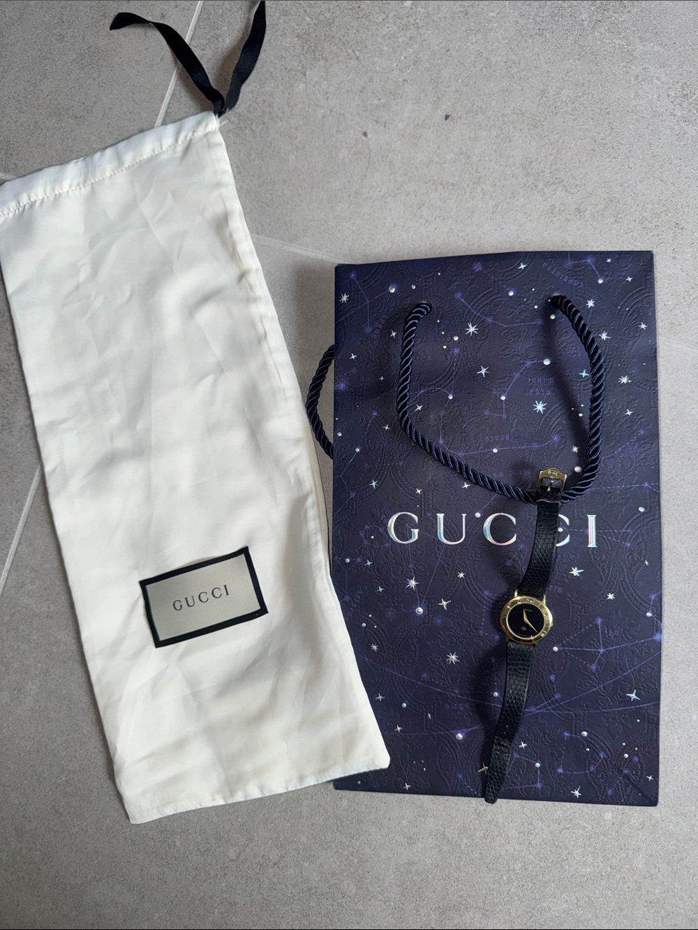 Gucci Black & Gold Leather Strap Watch - Vintage WORKS w Dust & shopping bag
